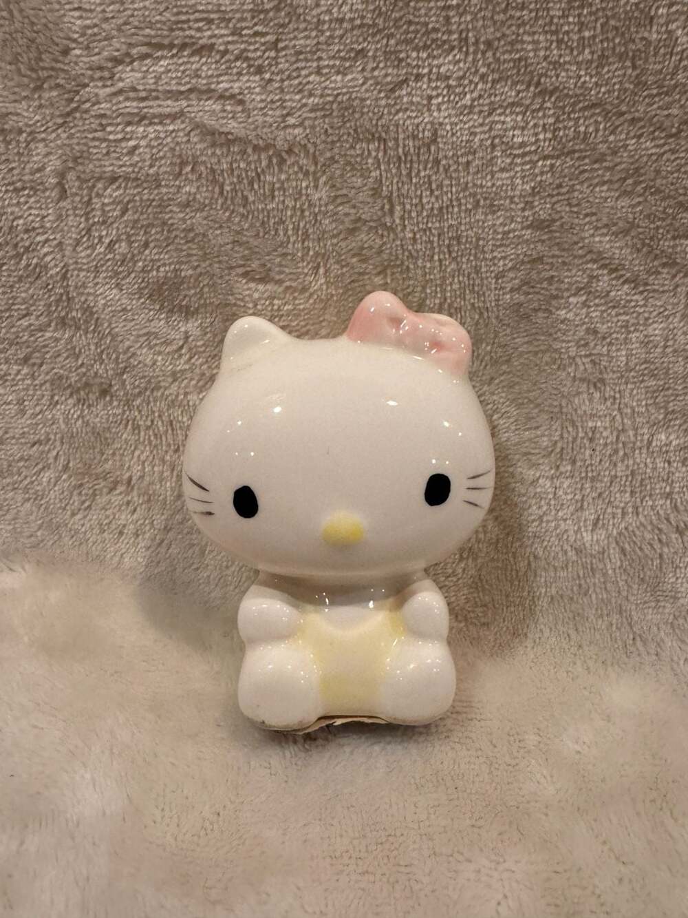 Vintage Sanrio Hello Kitty Ceramic Sitting Figurine Pink Bow Yellow Jumper